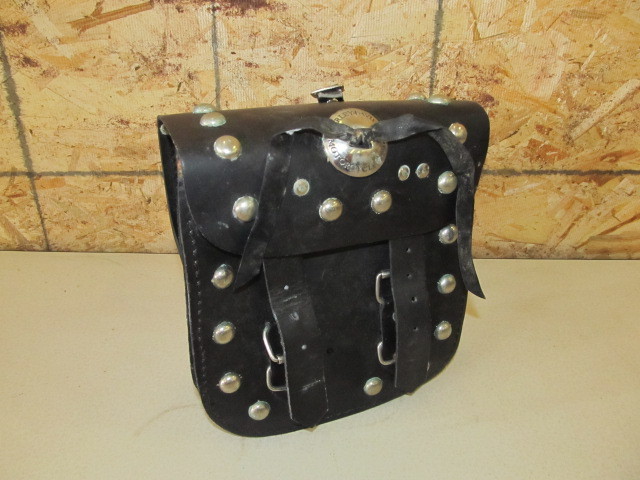 lot 61 image: Leather Harley Davidson Motorcycle Bag