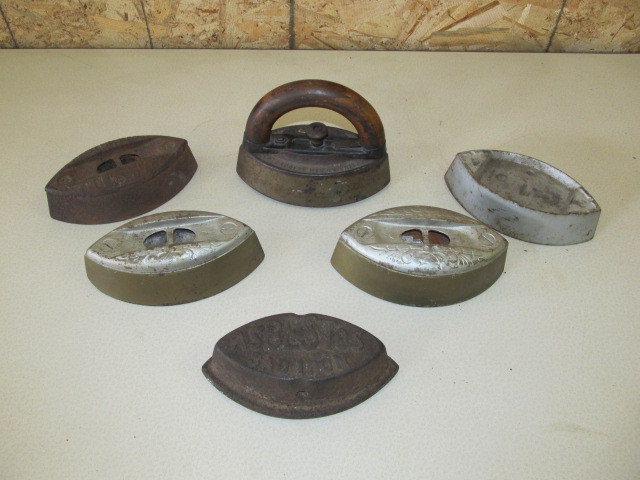 lot 66 image: Lot of Antique Sad Irons