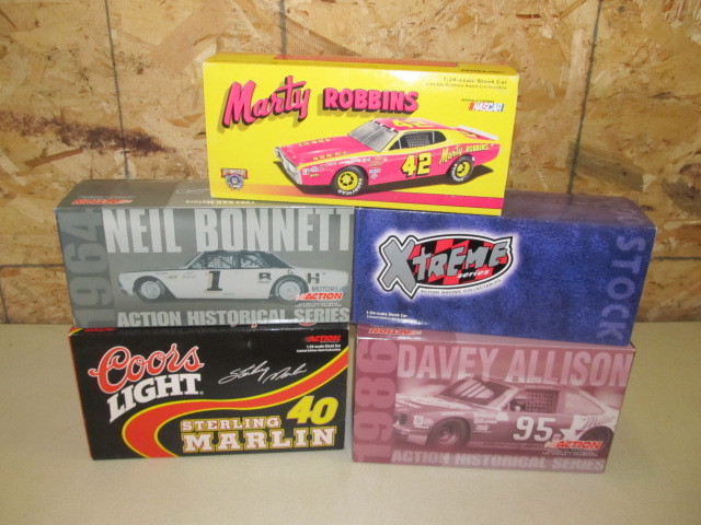 lot 90 image: NIB Diecast Race Cars #1