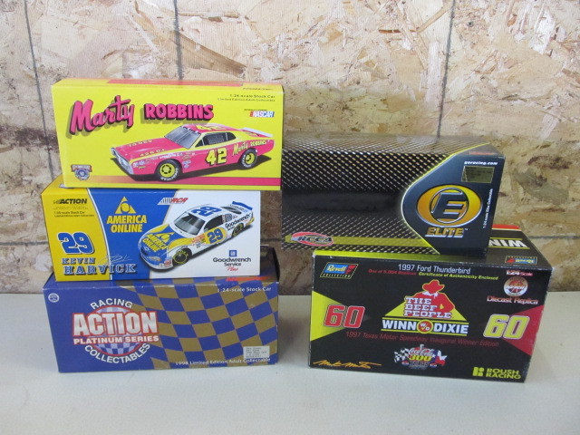 lot 91 image: NIB Diecast Race Cars #2