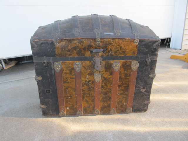 lot 102 image: Beautiful Antique Wood Slat&nbspDome Top Trunk