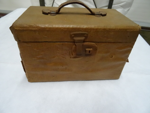 Vintage carrying case. 11 x 6 x 7...