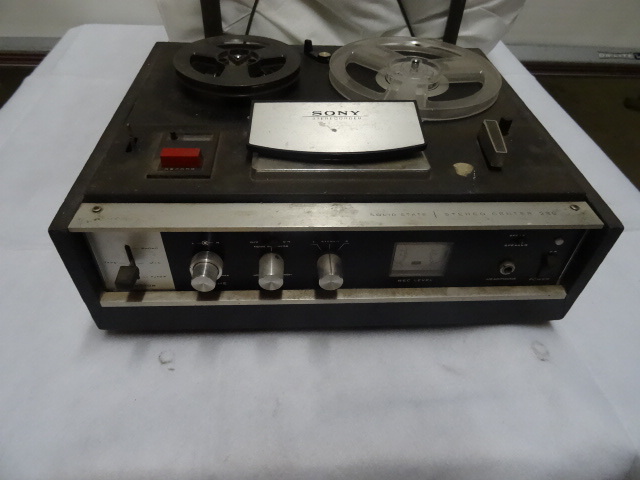 Vintage Sony reel to reel. Solid st...