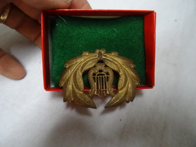 Worls War II musicians hat badge...