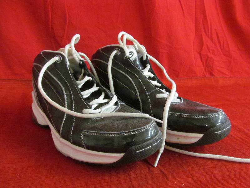 athletic shoe