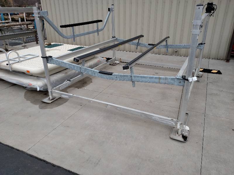 lot 1 image: Shore Station Hydraulic Aluminum Bo...