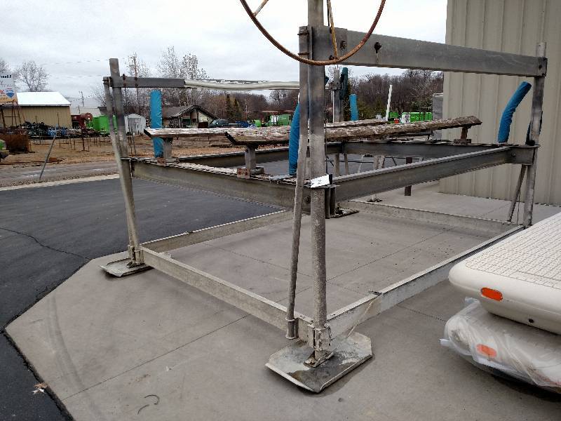 lot 2 image: Shore Station 5,000lb. Manual Alumi...