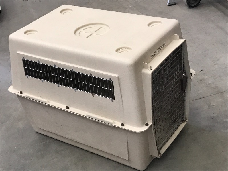 lot 13 image: Vari-Kennel Travel Kennel