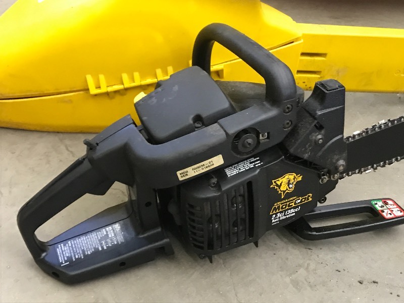 lot 17 image: McCulloch 38cc Chainsaw With Case
