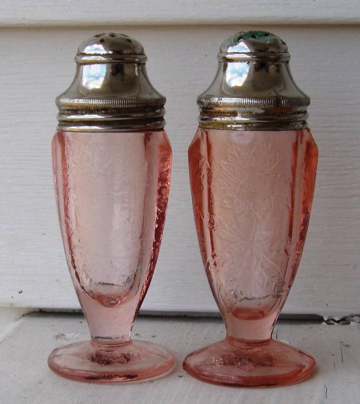 lot 52 image: Vintage Diamond Cut Clear & Pink Depression Glass