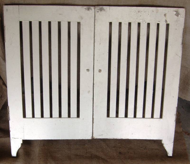 lot 16 image: Vintage Pair of SaloonCafeCupboard Doors