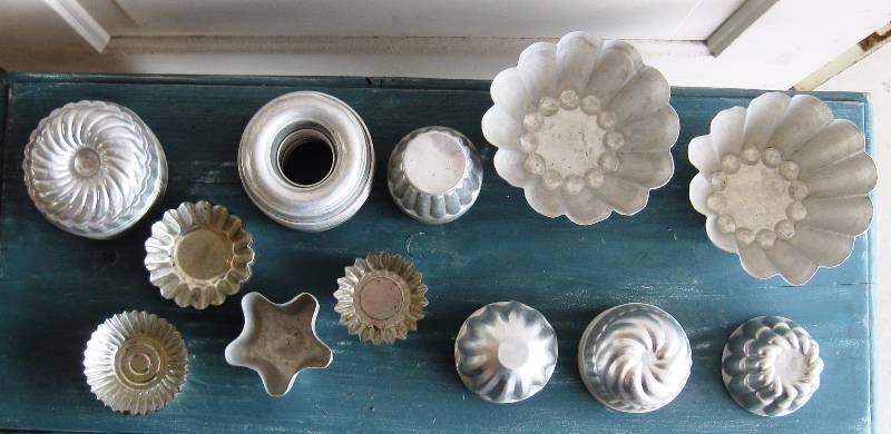 lot 46 image: 70 Vintage, AluminumMetal Molds