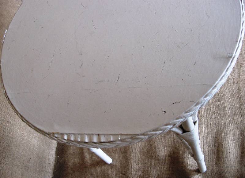 lot 8 image: Vintage, Shabby Wicker Table