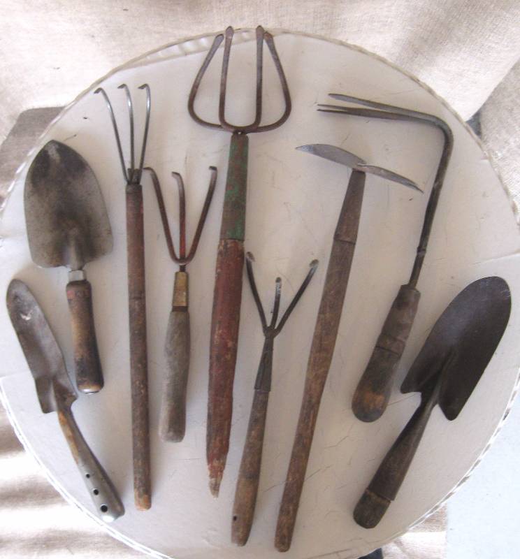 lot 74 image: Vintage Garden Tools Lot #1