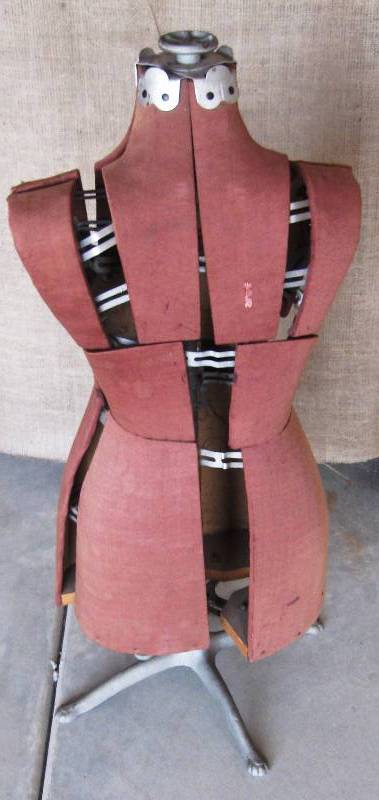 lot 27 image: Vintage MANNEQUIN Adjustable Dress Form