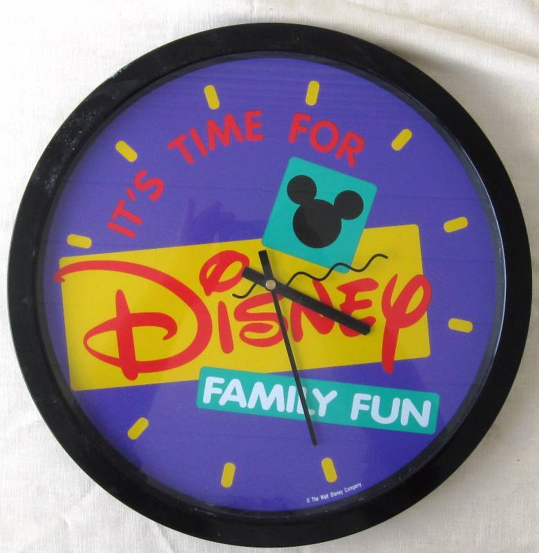 lot 89 image: Movie Theater Promo Items Clock, Pins, & More