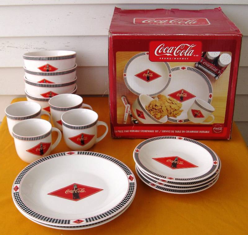 Coca Cola Dinnerware Serving Pieces by Gibson Vintage Antiques Collectibles K BID