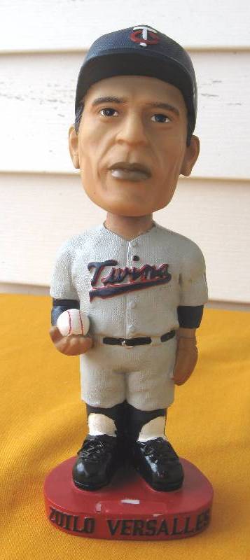 lot 42 image: Lot of 4 MN Twins Bobbleheads 7.5 Tall