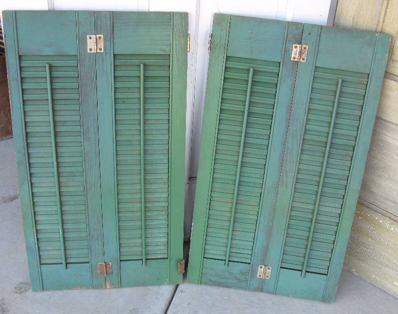 lot 12 image: Green, Indoor, Bi-fold Cabinet Shutters