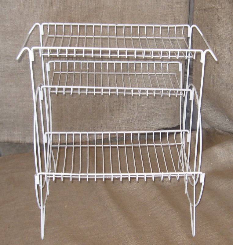 lot 62 image: Metal Wire Plant Stand