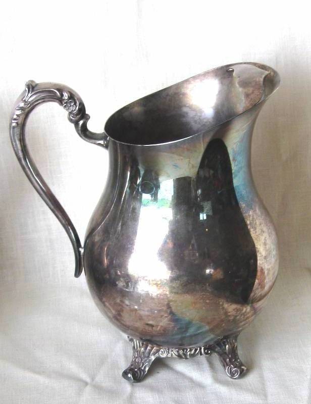 lot 96 image: Large Lot of Vintage Silverplate