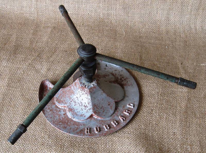 lot 32 image: Lot of 4 Vintage, Metal, Sprinklers