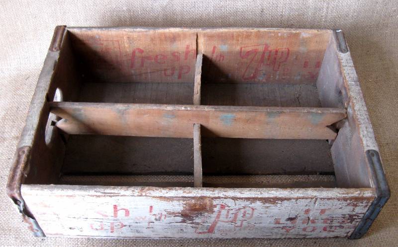 lot 70 image: Vintage 7-Up and Pepsi Wood Crates
