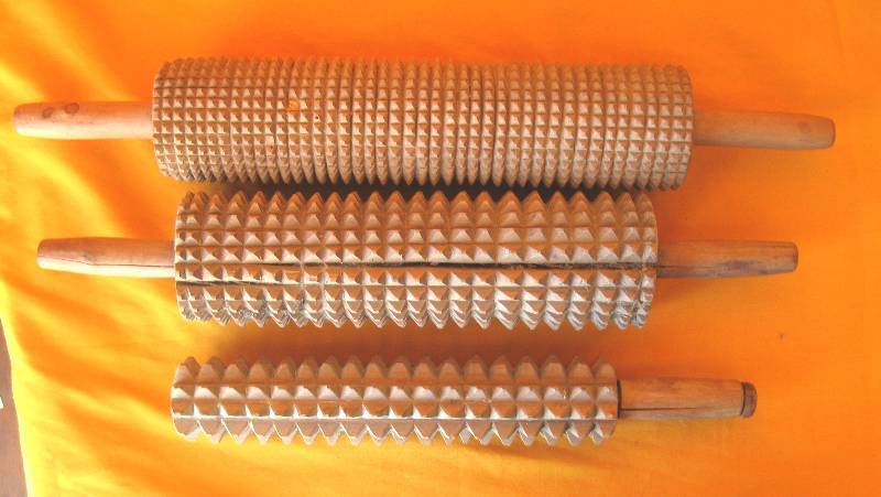 lot 50 image: Vintage Kitchen Utensil Lot #1