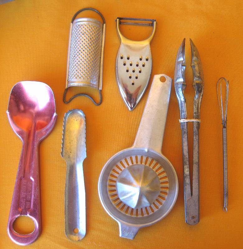 lot 51 image: Vintage Kitchen Utensil Lot #2