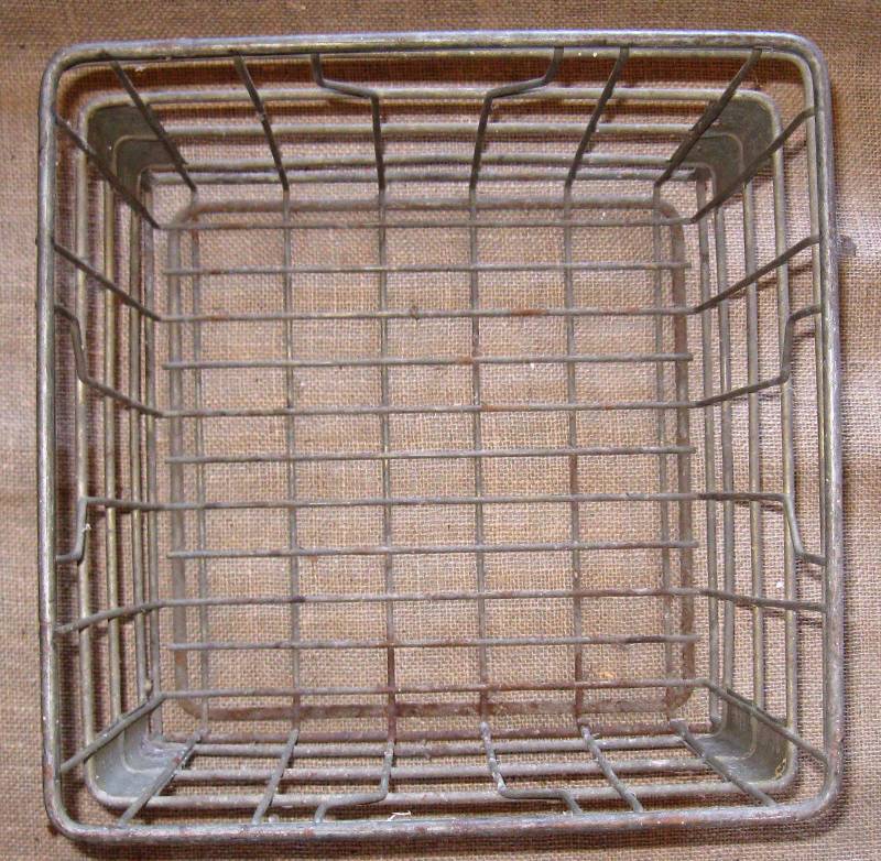 lot 36 image: Vintage Wire, Metal & Woven Baskets Lot