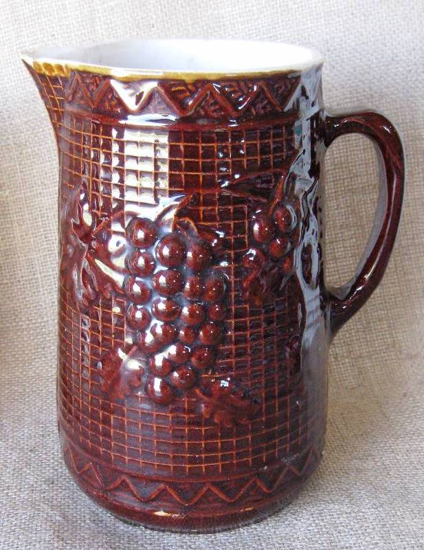 lot 140 image: Vintage Pitchers & Jugs