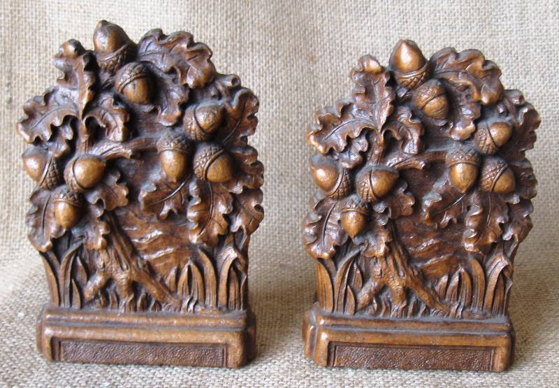 lot 118 image: (2) Sets of Syroco Wood Bookends, Horn AshtrayPipe stand, Weymans Snuff Jar