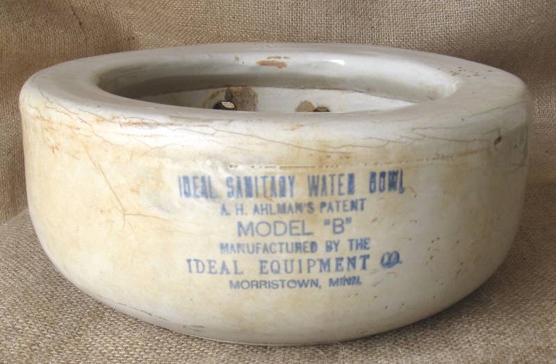 lot 122 image: Vintage Advertising - Labeled Merchandise