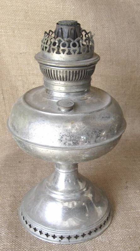 lot 116 image: Vintage, Kerosene Lamps, Waffle Iron & Kerosene Iron
