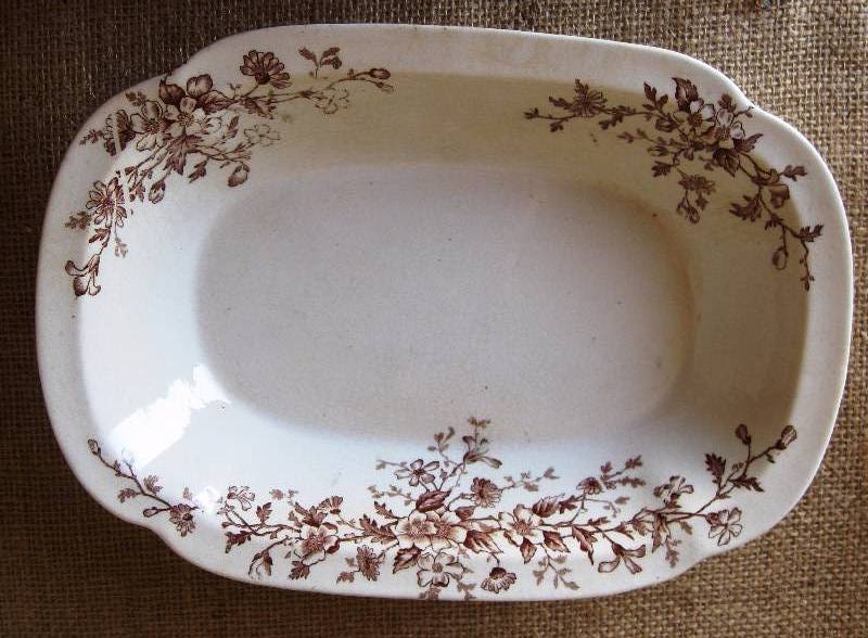 lot 142 image: Vintage Brown Transferware Lot #2 - Tureens & Serving Bowls