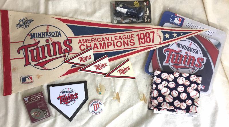 lot 154 image: MN Twins Baseball Memorabilia lot #6