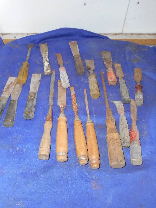 PUTTY KNIVES AND CHISELS