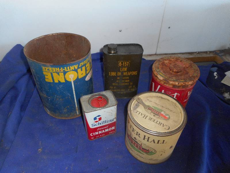 VINTAGE AND ANTIQUE TINS