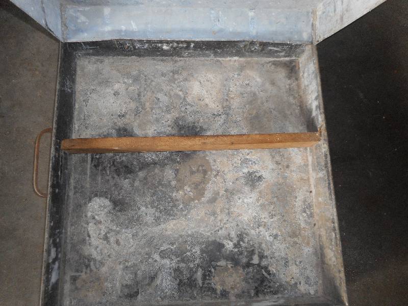 VINTAGE METAL BOX