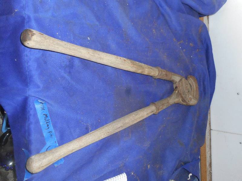 ANTIQUE CABLE CUTTER
