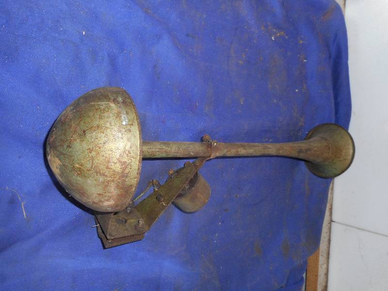 ANTIQUE AUTO HORN