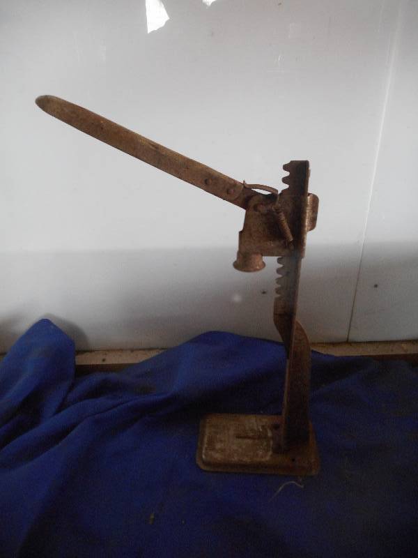 ANTIQUE BOTTLE CAPPER