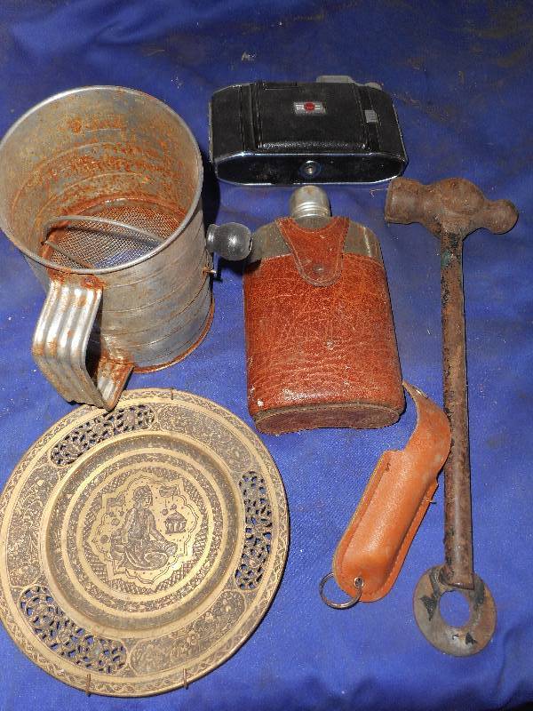 ANTIQUE COLLECTIBLES