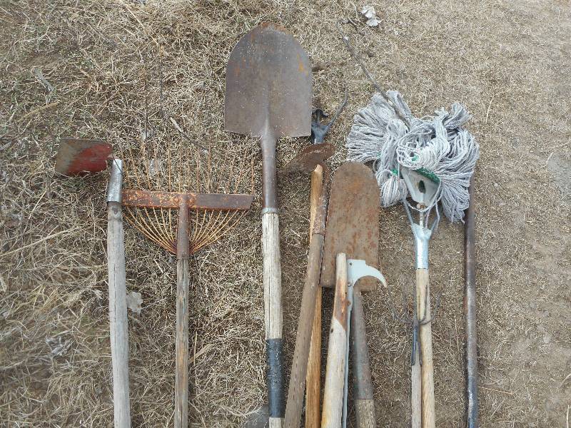 SHOVELS , HOE , SMALL SPEAR , VINTAGE RAKE