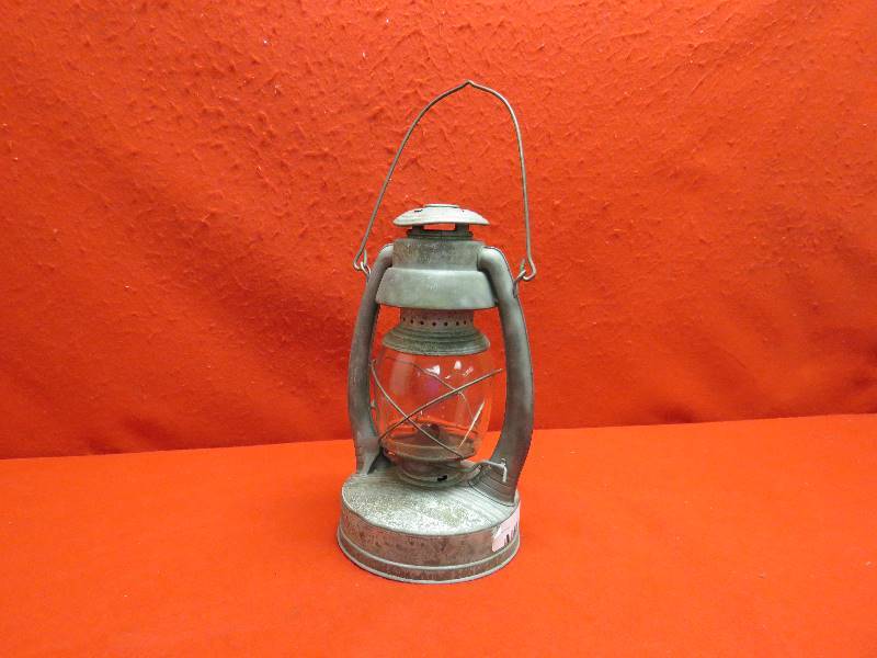 lot 3 image: Vintage Lantern