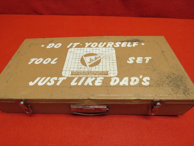 lot 7 image: Vintage Tool Boxes
