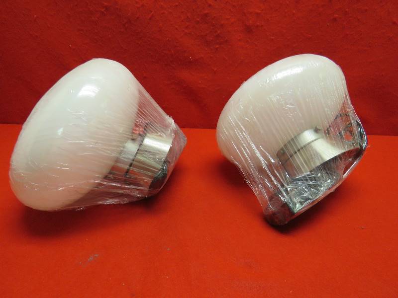 lot 12 image: Indoor Lights