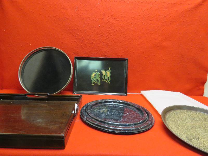 lot 15 image: Serving Trays