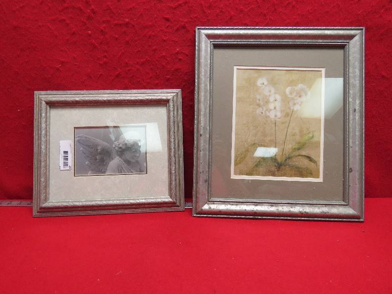 lot 25 image: Wall Decor