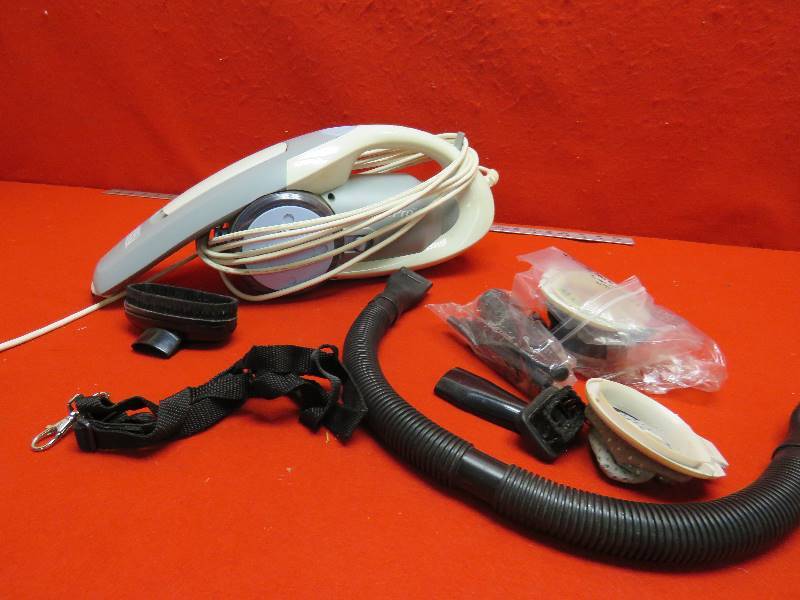 lot 28 image: Black and Decker Mini Vacuum